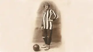 Nita Carmona, jugadora de fútbol pionera.