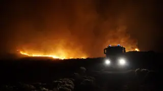 Trabajos efectuados por la Unidad Militar de Emergencias esta noche en el Sector Sur del incendio forestal de Arafo-Candelaria