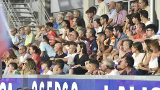 Aficionados de la SD Huesca en El Alcoraz durante la derrota con el Tenerife.