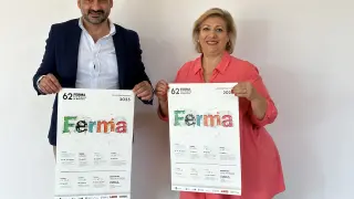 El aclalde Fernando Torres y la concejal Silvia Martínez con el cartel de FERMA.