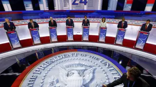 Los ocho candidatos a la presidencia de Estados Unidos en el debate.