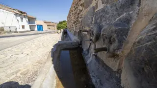 Fuente sin agua en Bádenas