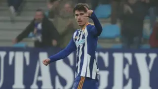 Hugo Vallejo celebra un gol con la Ponferradina el curso pasado.