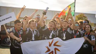Los jugadores de la Universidad San Jorge celebran la medalla en el Europeo