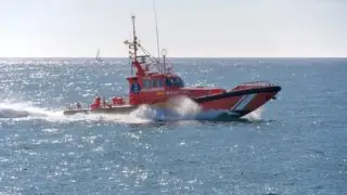Salvamar Alnitak, una de las embarcaciones que participan en el despliegue.