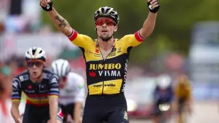 El ciclista esloveno Primoz Roglic (Jumbo-Visma) celebra su victoria en la octava etapa de La Vuelta 2023