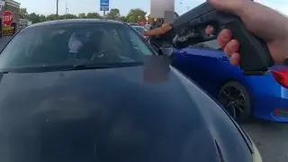 Momento del vídeo difundido por la Policía