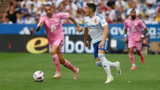 El Real Zaragoza se enfrenta ante el Eldense en el estadio de La Romareda, este domingo.