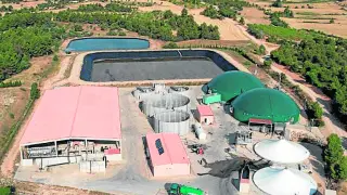 Vista aérea de la planta de biogás de Valderrobres, que empezará a funcionar a finales de septiembre.