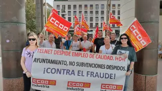 Protesta ayer de los trabajadores afectados por el ERE extintivo en la empresa concursada Telnet Redes Inteligentes.