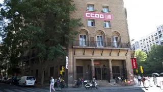 Exterior del edificio de patrimonio sindical acumulado que ocupa Comisiones Obreras Aragón en Paseo Constitución de Zaragoza.