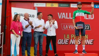 Filippo Ganna sobre el podio en Valladolid
