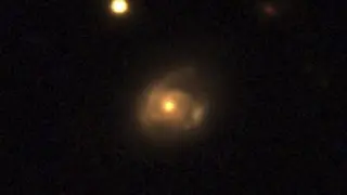 Swift J0230 ocurrió a más de 500 millones de años luz de distancia en una galaxia llamada 2MASX J02301709+2836050.