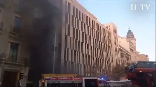 Vídeo: incendio en un edificio del Coso de Zaragoza