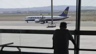 Salida y llegada del vuelo Zaragoza-Marrakech al aeropuerto de Zaragoza.