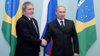 FILE PHOTO: Brazil's President Luiz Ignacio Lula da Silva shakes hands with Russia's Prime Minister Putin as they meet in Moscow