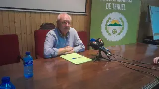 Héctor Palatsí, presidente del Colegio de Veterinarios de Teruel, este lunes en una rueda de prensa.