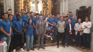 La SD Huesca ha realizado este martes la ofrenda de flores a San Lorenzo.