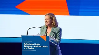 La vicepresidenta primera y ministra de Economía y Transformación Digital en funciones del Gobierno, Nadia Calviño, en la inauguración de la Conferencia CAF Unión Europea, América Latina y el Caribe.