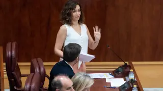 La presidenta de la Comunidad de Madrid, Isabel Díaz Ayuso, interviene durante un pleno ordinario, en la Asamblea de Madrid.