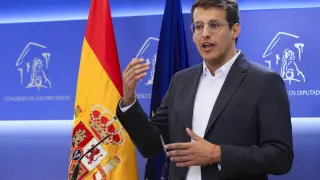 El diputado de Sumar Aragón, Jorge Pueyo, en rueda de prensa en el Congreso