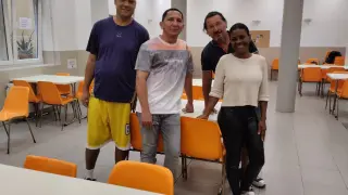 Argenis Barrios, Germán Galindo, Jair Jordán y Janeth Viveros son residentes del Refugio y voluntarios del servicio de comidas.
