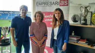 Firma del convenio entre la SD Huesca y Amephu.