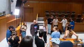 Grabación del corto 'Encierro en las Cortes' de Germán Roda con tres actores y una decena de alumnos del CPA Salduie.