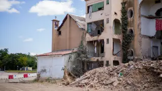 Fotos del derribo de un edificio en Calatayud en el que murió un trabajador.