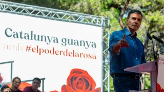 El presidente del Gobierno en funciones, Pedro Sánchez, interviene durante la Festa de la Rosa del PSC.