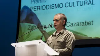 Rubén Scaramuzzino, cuando recibió en 2015 el premio de periodismo cultural del suplemento de HERALDO 'Artes & Letras'