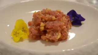 Tartar de atún con tomate y manzana de El Comienzo.
