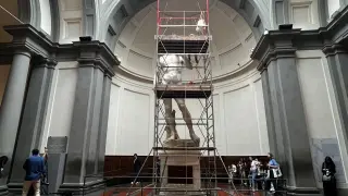 La Galería de la Academia de Florencia desempolva y limpia el monumental David de Miguel Ángel