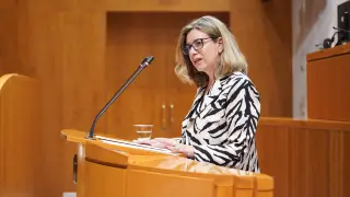 Claudia Pérez Forniés, este jueves en el pleno de las Cortes de Aragón.