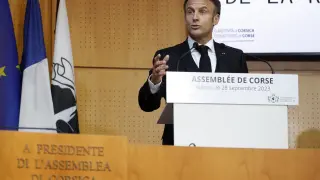El presidente francés, Emmanuel Macron, se dirige a la Asamblea de Córcega en Ajaccio, como parte de una visita de tres días a la isla, en el sur de Francia.