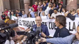 Concentración hoy de repulsa contra la siniestralidad laboral ante el monumento a la Constitución de Zaragoza.