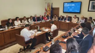 La Diputación Provincial de Teruel ha celebrado este jueves su primer pleno ordinario en la nueva legislatura.