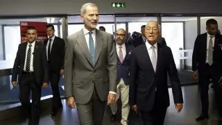 Felipe VI, junto al presidente portugués, Marcelo Rebelo de Sousa, en la inauguración del III Encuentro Luso-Español 'Desafíos de nuestro século'.