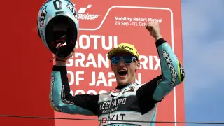 Jaume Masià celebra su triunfo en Moto3 el Premio Moto GP de Japón.