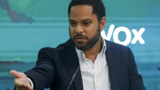 El diputado de VOX, Ignacio Garriga en rueda de prensa