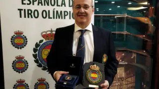 El tirador oscense Rafael Velasco, medalla al mérito deportivo del COE.
