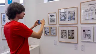 La exposición 'Los 80 dibujados. Cómics de la movida aragonesa' reúne originales de historietas y publicaciones en el Paraninfo de la Universidad de Zaragoza.