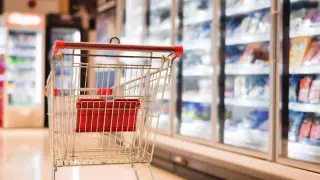 Hay una diferencia de hasta 40 euros en una compra media entre el supermercado más caro y el más barato, según la OCU.