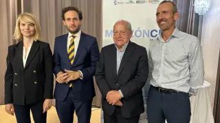 la CEO de Helios Aragón, Carmen Font, el alcalde Isaac Claver, el presidente de los empresarios Ángel Mas y el consejero delegado de Helios Ian Munro.