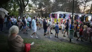 Decenas de personas en la feria durante las Fiestas de San Froilán