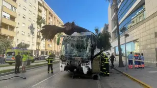 El autobús accidentado.
