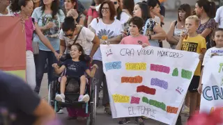 Concentración en Huesca por la falta de auxiliares de educación especial.