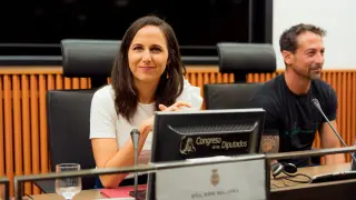 La secretaria general de Podemos y ministra de Derechos Sociales y Agenda 2030 en funciones, Ione Belarra, junto al Secretario de Organización de IU, Ismael González, durante el acto de bienvenida a las jornadas Study Days, en el Congreso de los Diputados