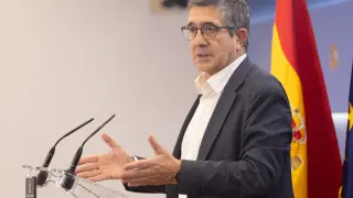 El portavoz de ERC, Gabriel Rufián, a su salida de una rueda de prensa tras su reunión con el presidente del Gobierno en funciones, Pedro Sánchez, a 11 de octubre de 2023, en Madrid (España).