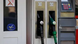 Tras más de tres meses seguidos con subidas en los precios de los carburantes, las gasolineras han comenzado a rebajar los precios,
